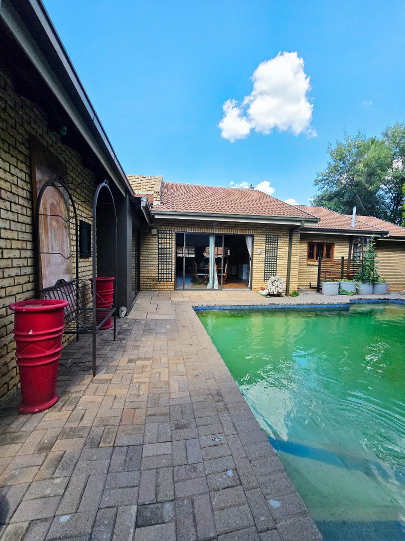 4 Bedroom Property for Sale in Flamwood North West